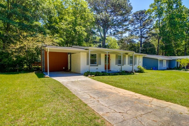 Building Photo - 3218 Highland Dr SE