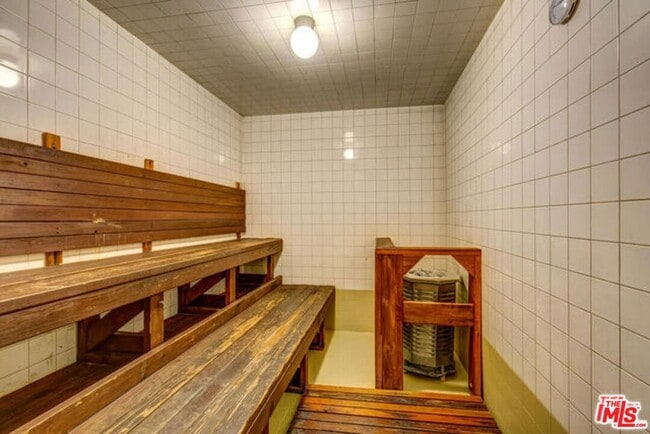 Building Photo - 800 W 1st St