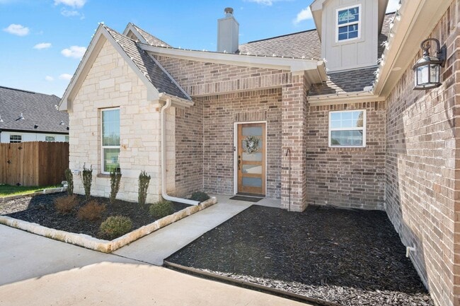 Building Photo - 1000 Stone Hill St