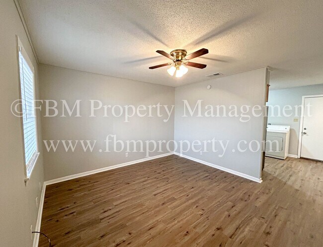 Building Photo - 330 W College St