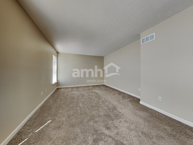 Building Photo - 251 Indian Pointe Dr