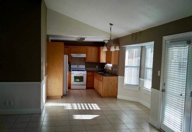 Building Photo - Hitching Post