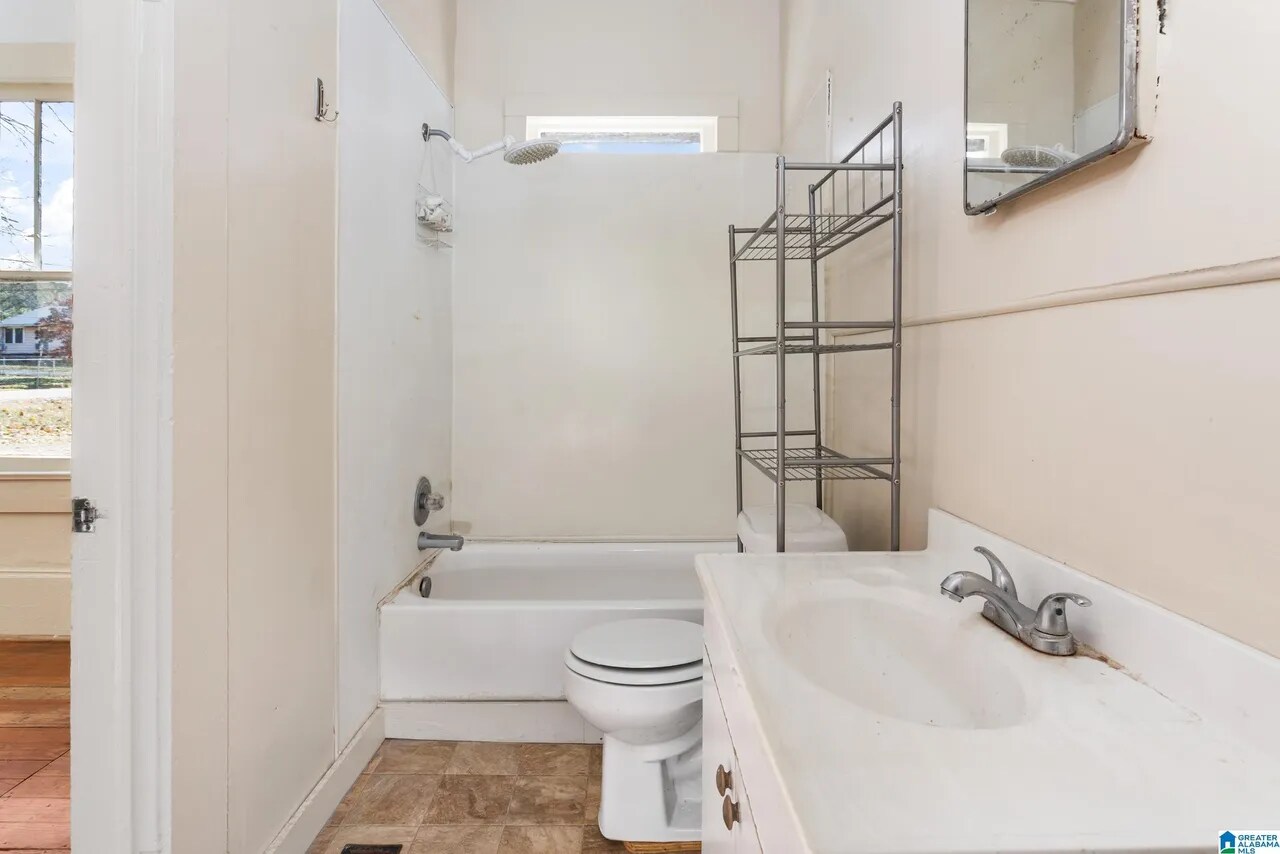 Building Photo - 164 Virginia Ave N