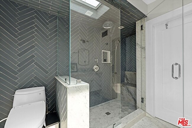 Building Photo - 379 N Ridgewood Pl