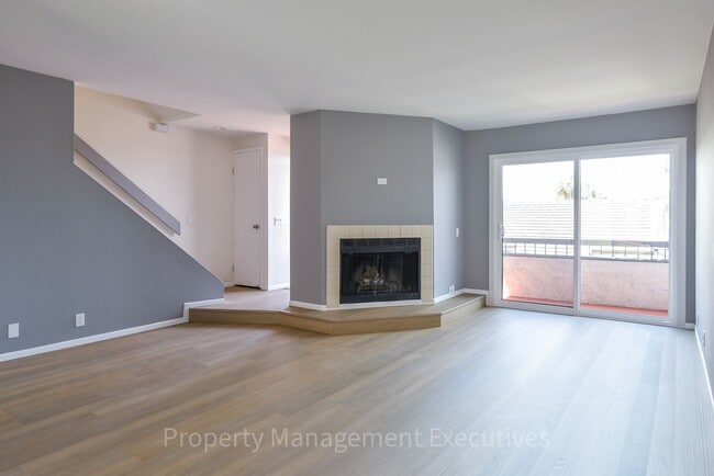 Building Photo - Renovated 2 Bedroom, 2.5 Bath Townhome