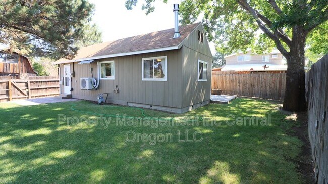 Building Photo - 524 NE Olney Ave