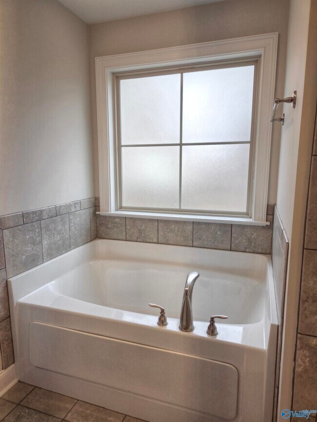 Building Photo - 223 Dustin Ln