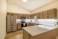 Building Photo - 2 Bedroom 2 Bath Single Story Cottage Ranch