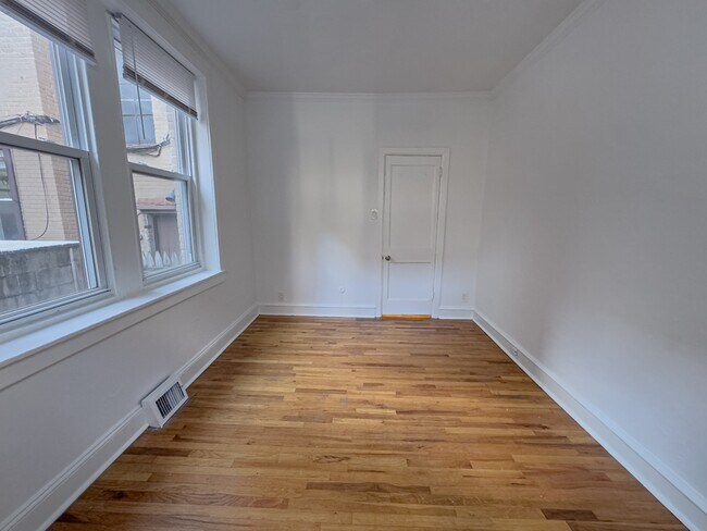 Building Photo - 336 Lombard St