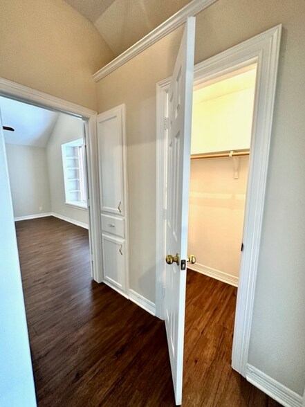 Building Photo - 513 Telluride Dr