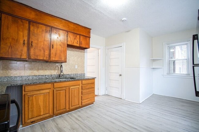 Building Photo - 51-53-53 Leyfred Terrace