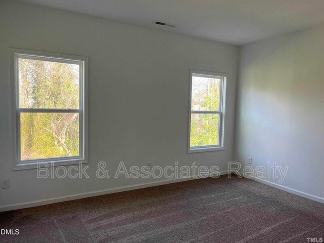 Building Photo - 3303 Oak Pass Dr