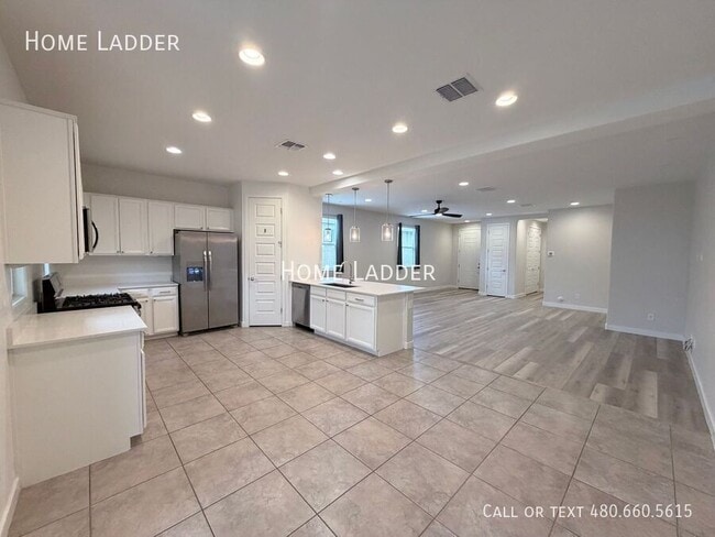 Building Photo - 2881 E 27th Ave