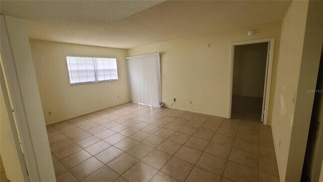 Building Photo - 454 Fairways Cir