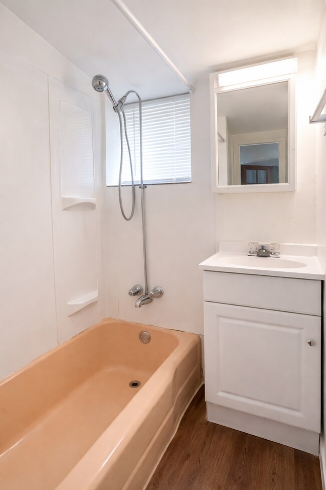 Building Photo - 531 Lander St