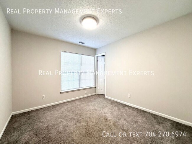 Building Photo - 112 Bosburg Dr