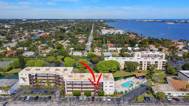 Building Photo - 300 Waterway Dr S