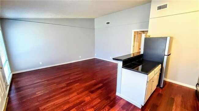 Building Photo - 602 W 51st St