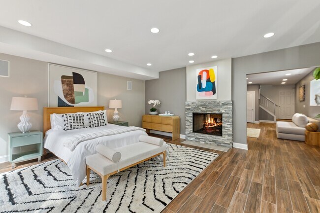 Building Photo - 1527 W Pearson St