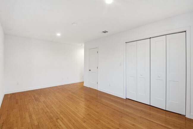 Building Photo - Beautiful Houston Home Featuring a Private Pool