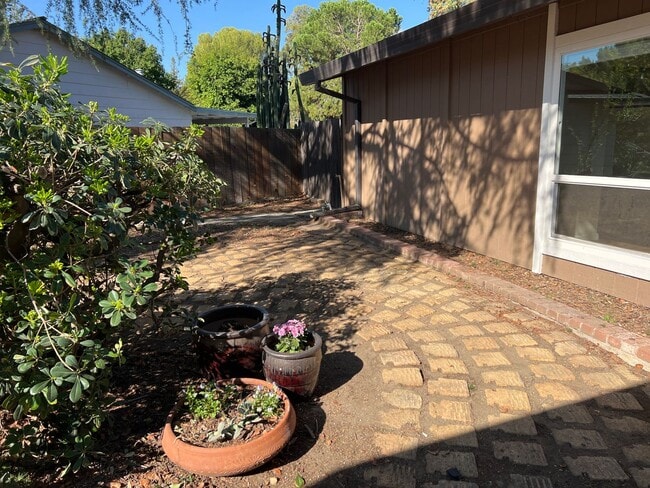 Building Photo - Four bedroom two bathroom home with a pool in Central Davis
