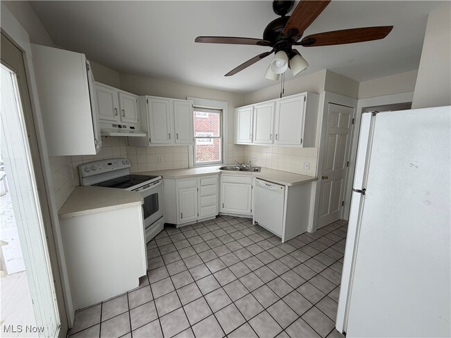 Building Photo - 443 S Union Ave