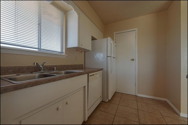 Building Photo - 6951 Alto Rey Ave