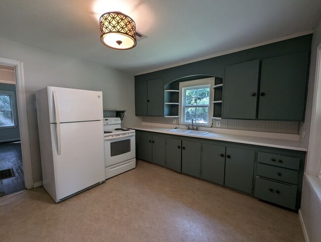 Building Photo - 2 Bed/1 Bath Cottage in Batesville