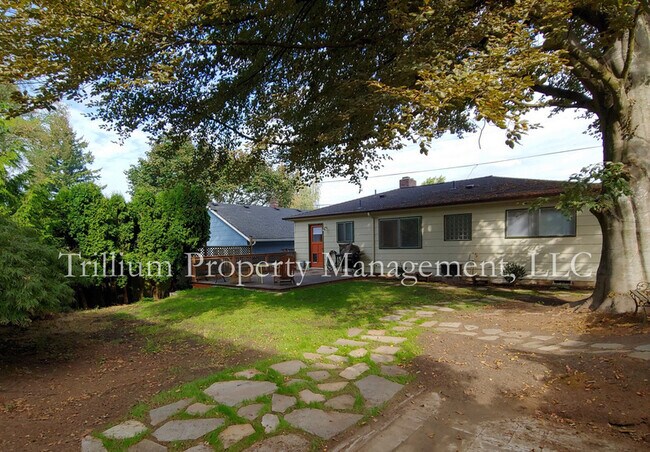 Building Photo - 215 SE 74th Ave