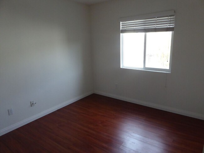 Building Photo - COMING SOON! 4 Bedroom Home for Rent in Castaic!