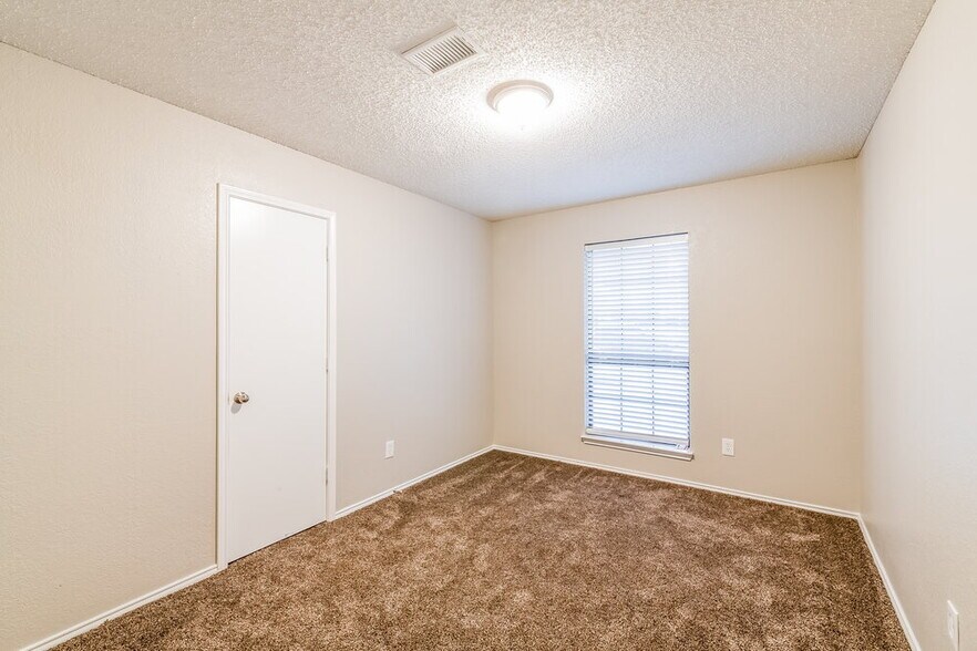 Building Photo - 2101 Garner Cir