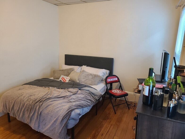 Building Photo - 95 Belmont St