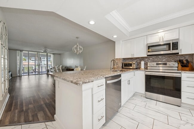 Building Photo - 911 Gardenia Dr