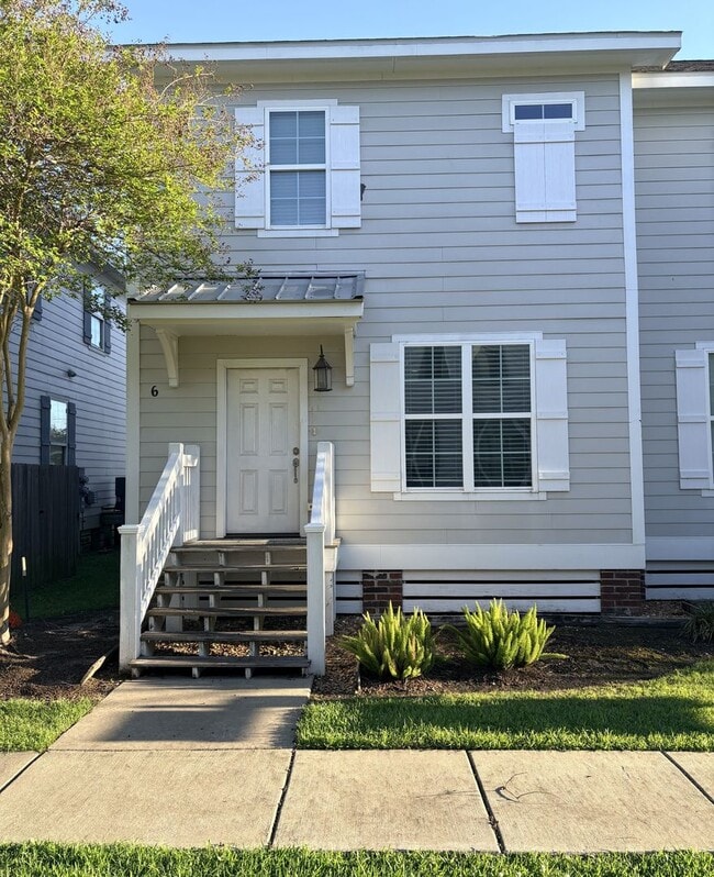 Building Photo - 1220 Pithon St