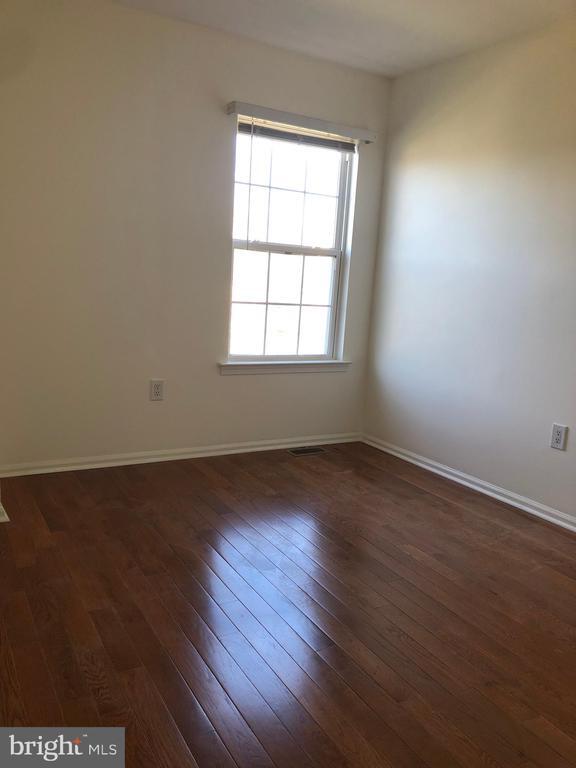 Building Photo - 4202 Quaker Ct