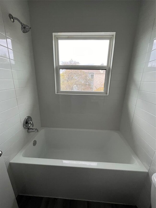 Building Photo - 3106 Duval St