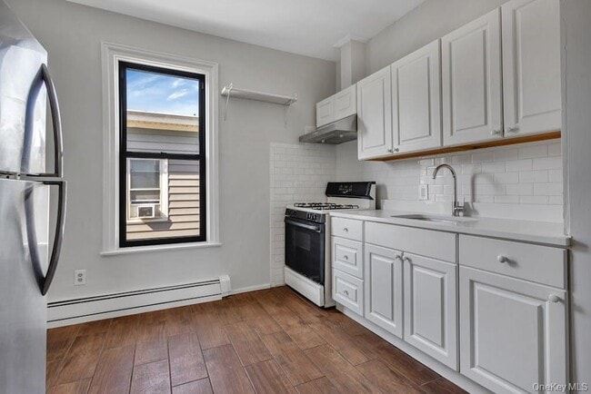 Primary Photo - 107 N Forest Ave