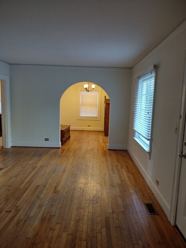Building Photo - 605 S Waccamaw Ave