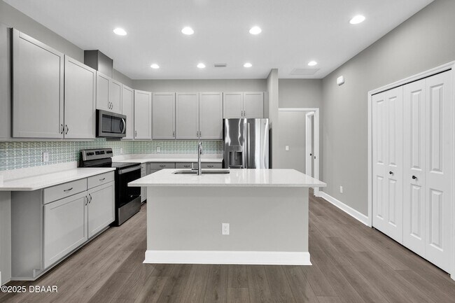 Building Photo - 906 Coral Reef Way