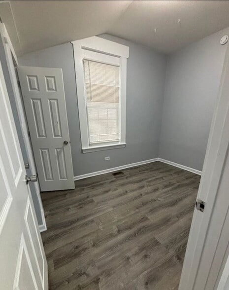 Building Photo - 6949 S Woodlawn Ave