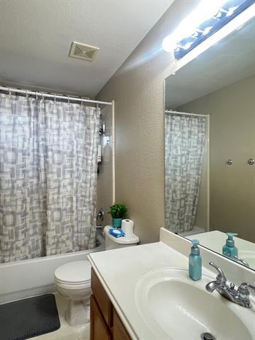 Building Photo - 5909 Vineyard Ln