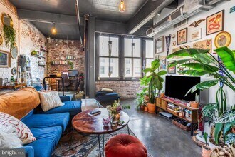 Building Photo - 1701 Tulip St