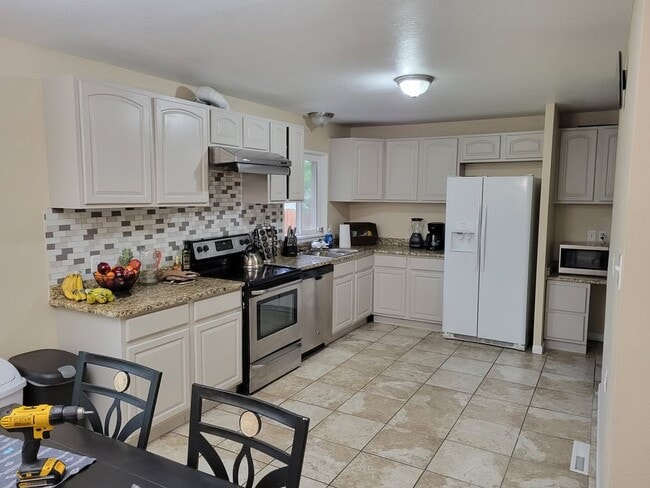 Building Photo - 2203 Beech Ct