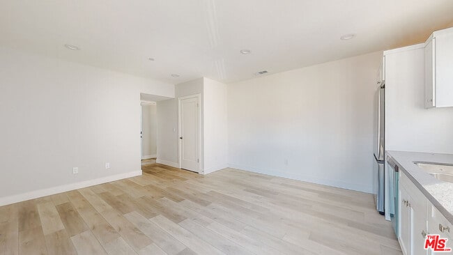 Building Photo - 252 Rosemont Ave