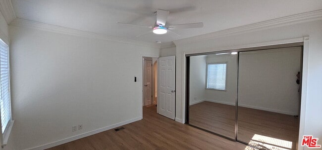 Building Photo - 451 S Doheny Dr