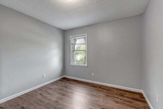 Building Photo - Affordable Newly Renovated Apartments in Decatur