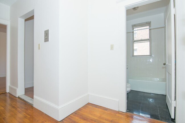 Building Photo - Check out this 1 bed 1 bath in Allston