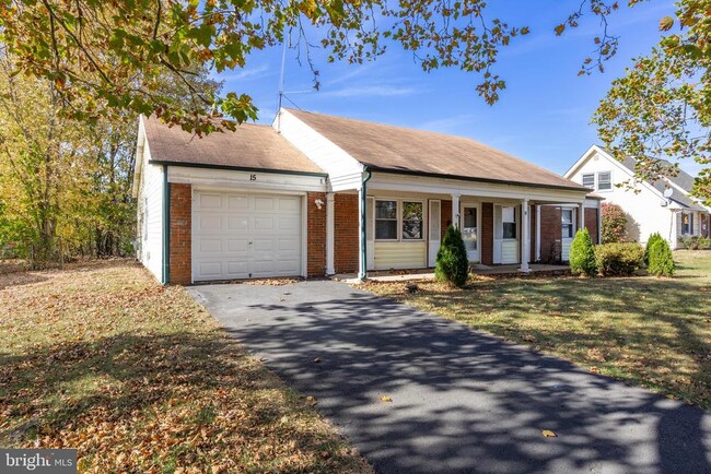 Building Photo - 15 Gallant Ln