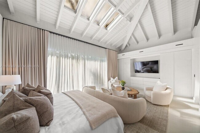 Building Photo - 244 W San Marino Dr