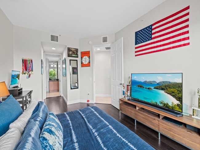 Building Photo - 444 Hendricks Isle